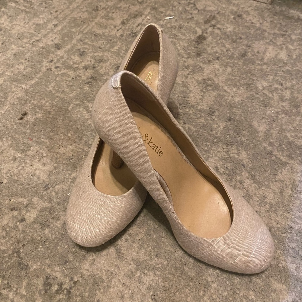 Linen closed toed heels